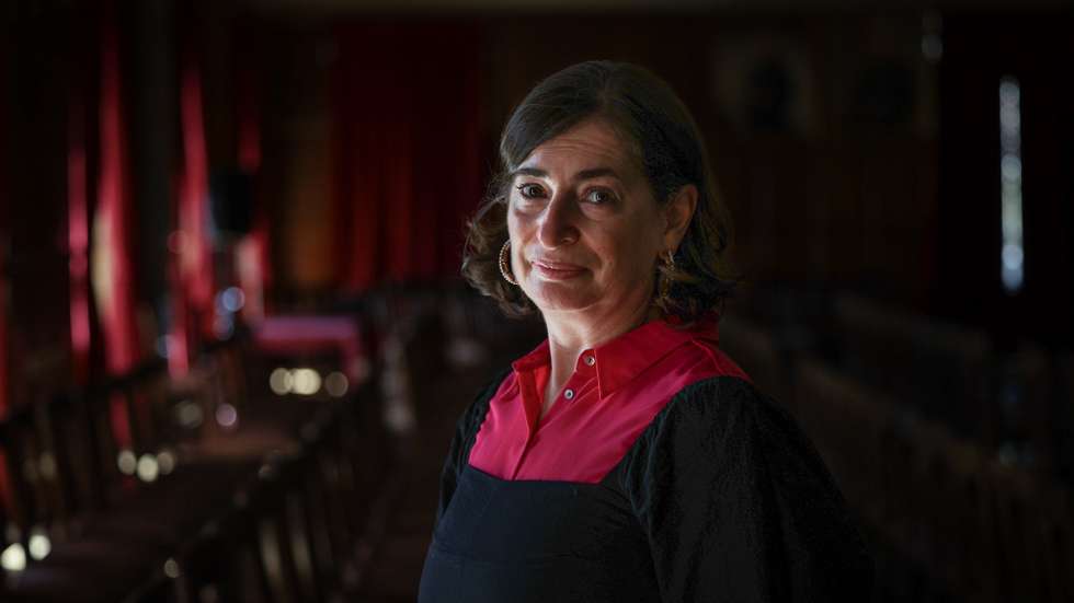 A Bastonária da Ordem dos Advogados, Fernanda de Almeida Pinheiro, posa para a fotografia durante uma entrevista è agência Lusa, no Palácio da Regaleira, em Lisboa, 04 de abril de 2023.  (ACOMPANHA TEXTO DA LUSA DO DIA 07 DE ABRIL DE 2023). ANDRÉ KOSTERS/LUSA