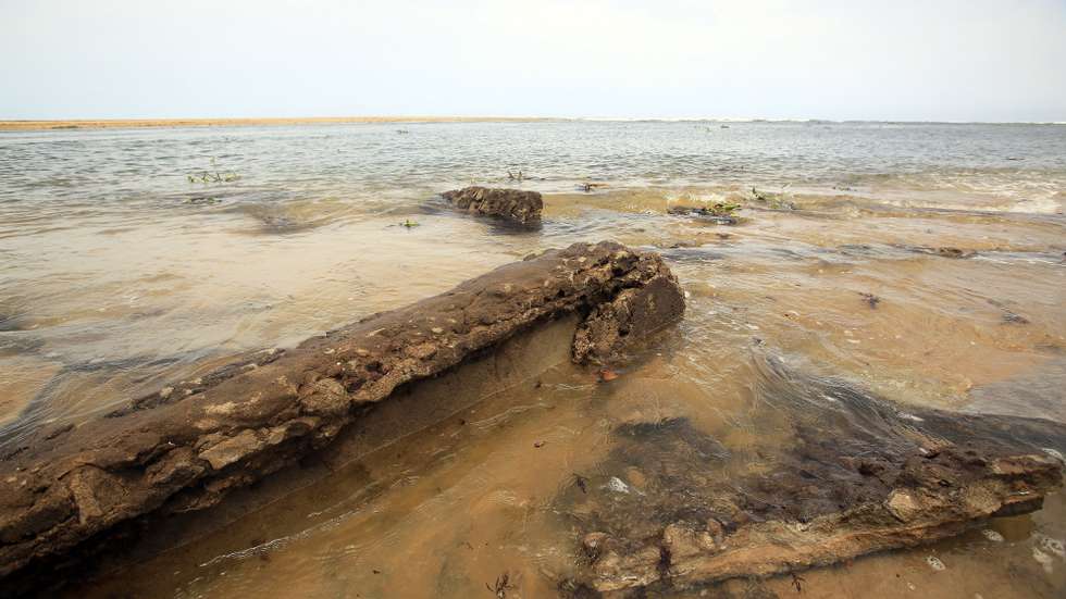 epa06683648 A view on the ruins of a house in Grand Lahou, Ivory Coast, 21 April 2018. Coastal erosion engulfed the old city and the lighthouse of Grand Lahou, where Bandama River and the Gulf of Guinea meet, in 2016. World Earth Day is marked in many countries annually on 22 April to raise awareness of the earth's environment.  EPA/LEGNAN KOULA