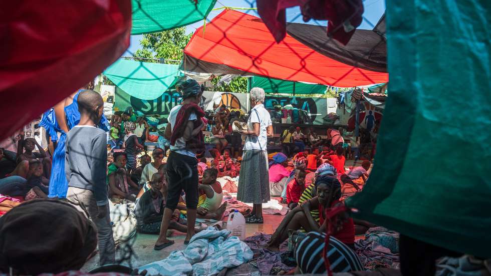 epa10517652 People live in a refugees camp in Port au Prince, Haiti, on 11 March 2023 (issued 12 March 2023). Almost 1500 people, many of them women and children, are surviving in four crowded camps for displaced people in Poste Marchand, as a consecuence of the urban war in the neigborhoods in Bel-air area.  EPA/Johnson Sabin
