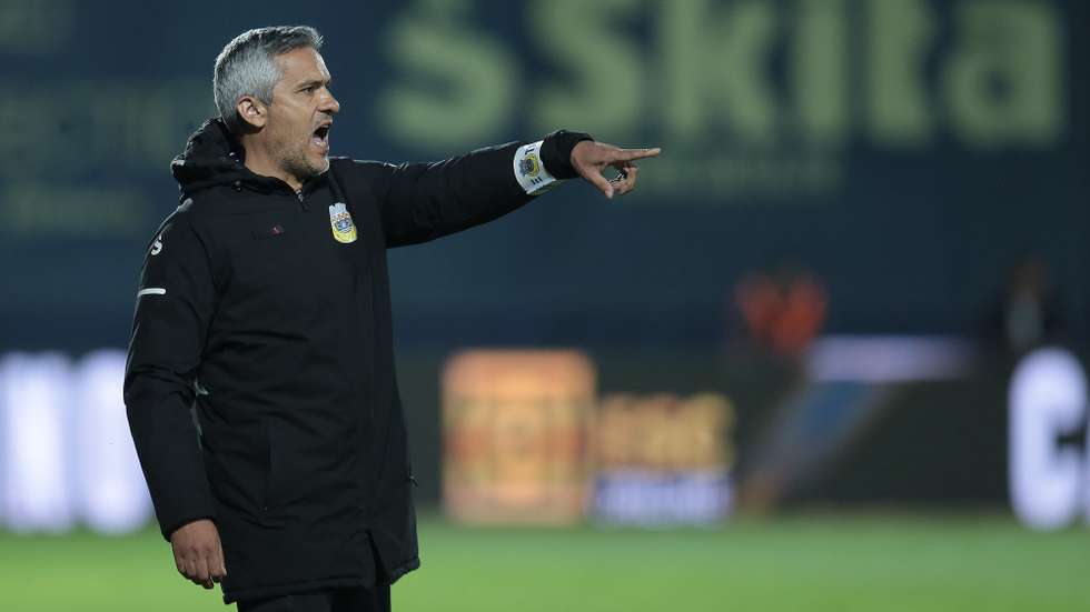 Armando Evangelista, treinador do Arouca, durante o jogo com o Vizela da 29ª jornada da I Liga de Futebol realizado no Estádio Municipal de Arouca, 23 de abril de 2023. MANUEL FERNANDO ARAÚJO/LUSA