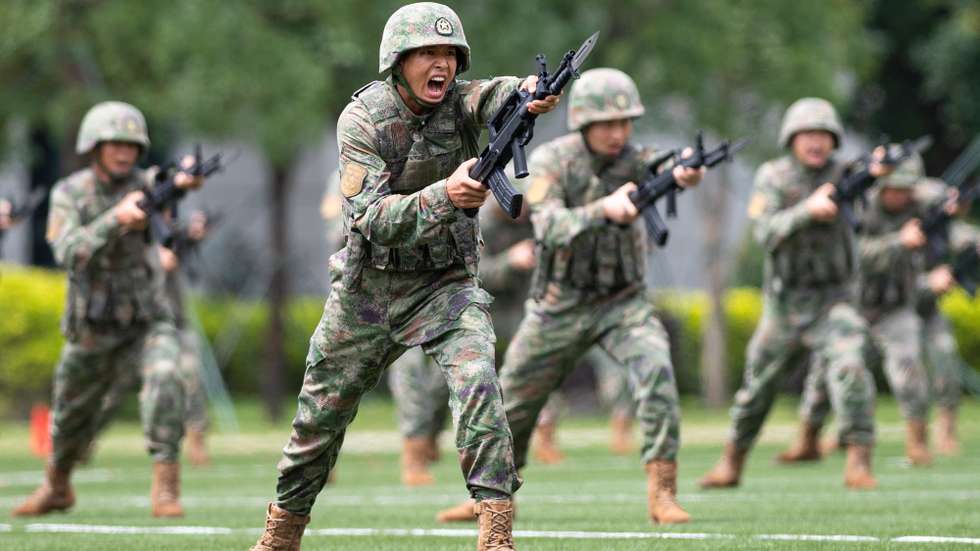 epa10602202 Soldiers of the Chinese People's Liberation Army (PLA) Garrison stationed in the Macao Special Administrative Region stage military exercises during an open day event at the barracks on Taipa Island in Macao, south China, 30 April 2023 (issued 01 May 2023). This was the 17th time that the barracks had been opened to the public since 2005, helping with communication between the garrison and local residents.  EPA/XINHUA / CHEONG KAM KA CHINA OUT / MANDATORY CREDIT  EDITORIAL USE ONLY