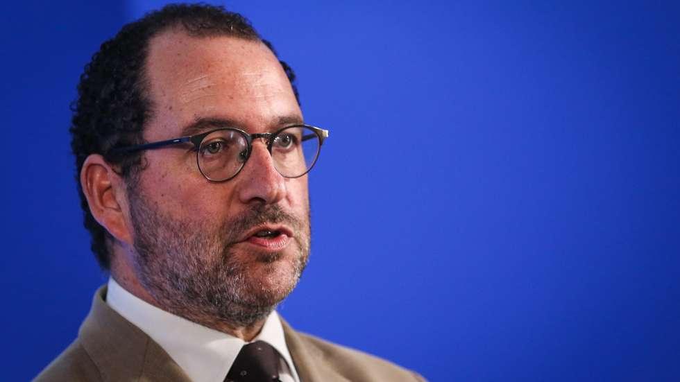 O ministro da Educação, João Costa, fala aos jornalistas durante o briefing da reunião do Conselho de Ministros em Lisboa, 18 de maio de 2023. RODRIGO ANTUNES/LUSA
