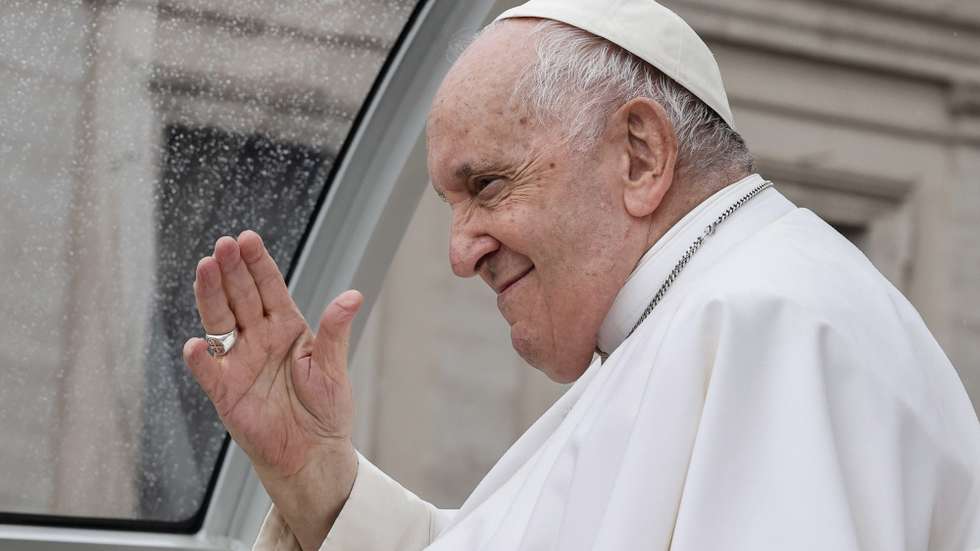 epa10618868 Pope Francis gestures from the popemobile during his weekly general audience in Saint Peter's Square, at the Vatican City, 10 May 2023.  EPA/GIUSEPPE LAMI