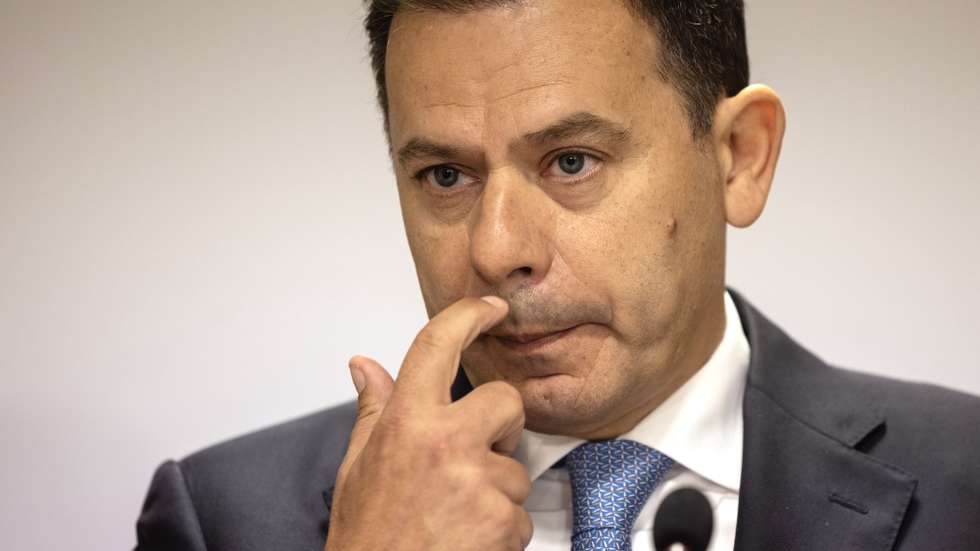 O presidente do Partido Social Democrata (PSD), Luís Montenegro, fala aos jornalistas numa conferência de imprensa que decorreu na sede do partido, no Porto, 19 de maio de 2023. JOSÉ COELHO/LUSA
