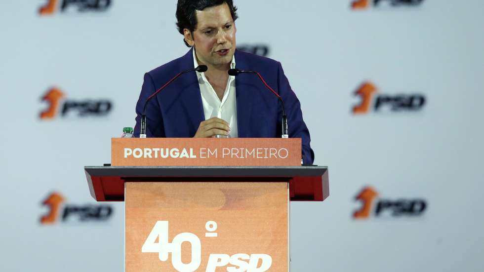 O deputado do PSD Carlos Eduardo Reis discursa durante o 40.º Congresso Nacional do Partido Social Democrata, que decorre até domingo no Pavilhão Rosa Mota, no Porto, 02 de julho de 2022. ESTELA SILVA/LUSA