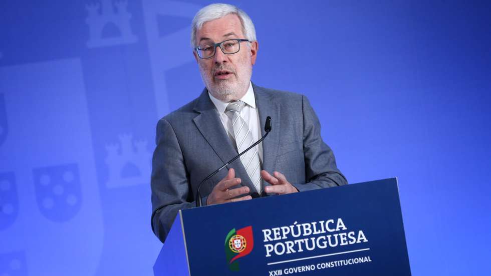 O secretário de Estado da Digitalização e da Modernização Administrativa, Mário Campolargo, intervém na conferência de imprensa para apresentar as medidas SIMPLEX do pacote de licenciamentos, em Lisboa, 28 de abril de 2023. RODRIGO ANTUNES/LUSA
