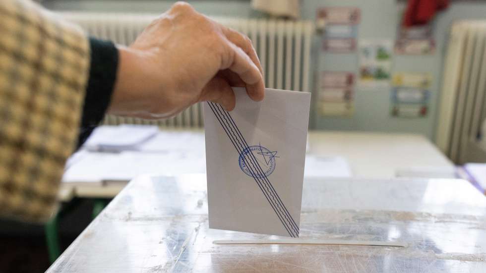 epa10642751 A woman casts her vote during the general elections at a polling station in Athens, Greece, 21 May 2023. Greek voters will go to the polls on 21 May 2023 to cast their ballots in the Greek general elections.  EPA/ACHILEAS CHIRAS