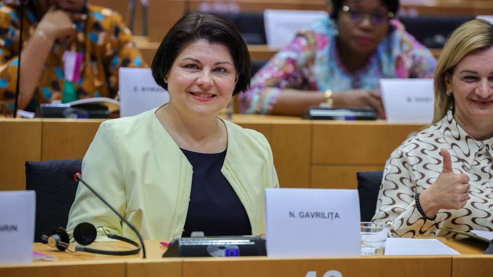 epa10677632 Moldova's Prime Minister Natalia Gavrilita (L) attends the Women Political Leaders (WPL) Summit 2023 at the European Parliament in Brussels, Belgium, 07 June 2023. The two-day summit runs under the theme 'Representation Matters'.  EPA/OLIVIER MATTHYS