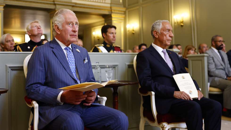 epa10692159 Britain's King Charles III (L) and the Portuguese President Marcelo Rebelo de Sousa attend a service of thanksgiving to mark the 650th Anniversary of the Anglo-Portuguese Alliance at the Queen's Chapel, St. James's Palace, London, Britain, 15 June 2023. The Portugal-UK 650 commemorations mark the 650th anniversary of the Anglo-Portuguese Alliance, the oldest diplomatic alliance in the world still in force. The Alliance, based on the perpetual friendship between the two countries, was first formalized with the signing of the Treaty of Tagilde on 10 July 1372.  EPA/TOLGA AKMEN / POOL