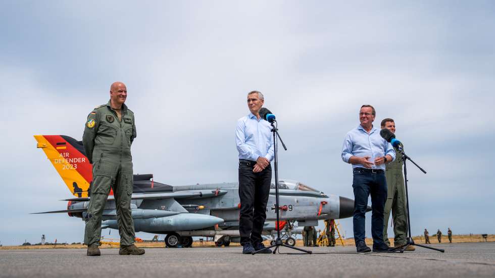 epa10701507 NATO Secretary General Jens Stoltenberg (2-L) and German Defense Minister Boris Pistorius (2-R) deliver a joint statement, standing next to Chief of Staff of the German Air Force Lieutenant General Ingo Gerhartz (L) and Director US Air National Guard Lieutenant General Michael A. Loh (R) during their visit of the NATO Air Defender 2023 exercise, in Jagel, Germany, 20 June 2023. The 'Air Defender 2023' maneuver is the largest North Atlantic Treaty Organization (NATO) redeployment exercise of air forces in its existence and takes place from 12 to 23 June gathering up to 10,000 participants from 25 nations with 250 aircraft to train air operations in European airspace under the command of the German Air Force, the German Armed Forces (Bundeswehr) explains on their website.  EPA/MARTIN ZIEMER / POOL