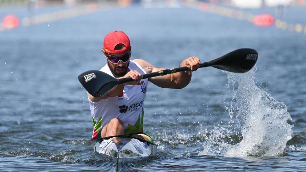 epa10661129 Fernando Pimenta of Portugal competes in the Men's K1 500 final race at the ICF Canoe Kayak Sprint World Cup event in Poznan, Poland, 28 May 2023.  EPA/Jakub Kaczmarczyk POLAND OUT