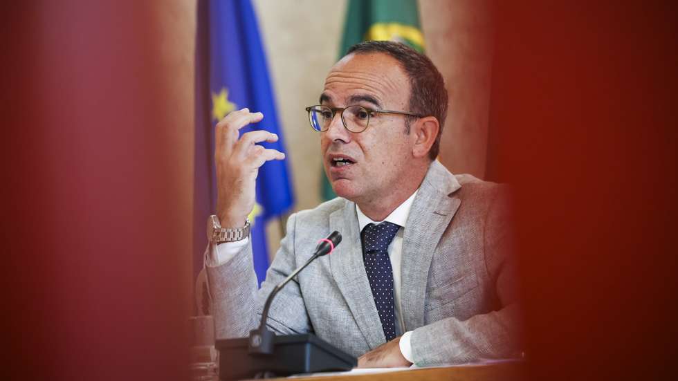 O ministro da Cultura, Pedro Adão e Silva, usa da palavra durante a sua audição na Comissão de Cultura, Comunicação, Juventude e Desporto, na Assembleia da República, em Lisboa, 05 de julho de 2023. JOSÉ SENA GOULÃO/LUSA