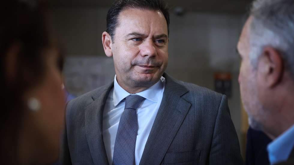 O presidente do Partido Social Democrático (PSD), Luís Montenegro, durante uma visita ao Centro de Saúde de Algueirão Mem-Martins, no âmbito das iniciativas ligadas à área da saúde organizadas pelo partido, Sintra, 06 de julho de 2023. RODRIGO ANTUNES/LUSA