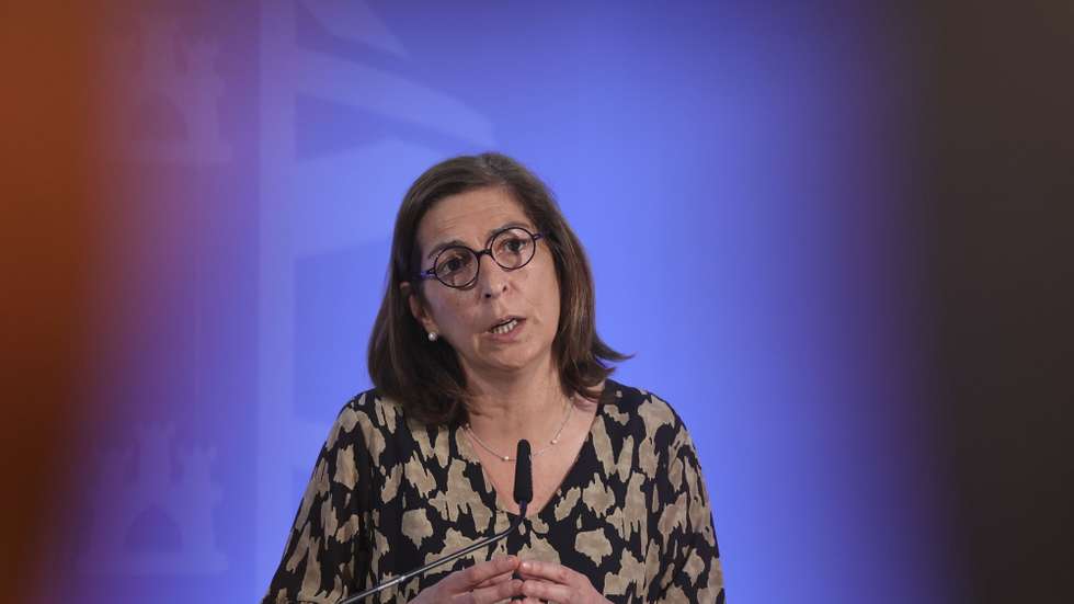 A ministra Adjunta e dos Assuntos Parlamentares, Ana Catarina Mendes, participa na conferência de imprensa no final da reunião do Conselho de Ministros no antigo ministério do Mar, em Oeiras, 29 de junho de 2023. MANUEL DE ALMEIDA/LUSA