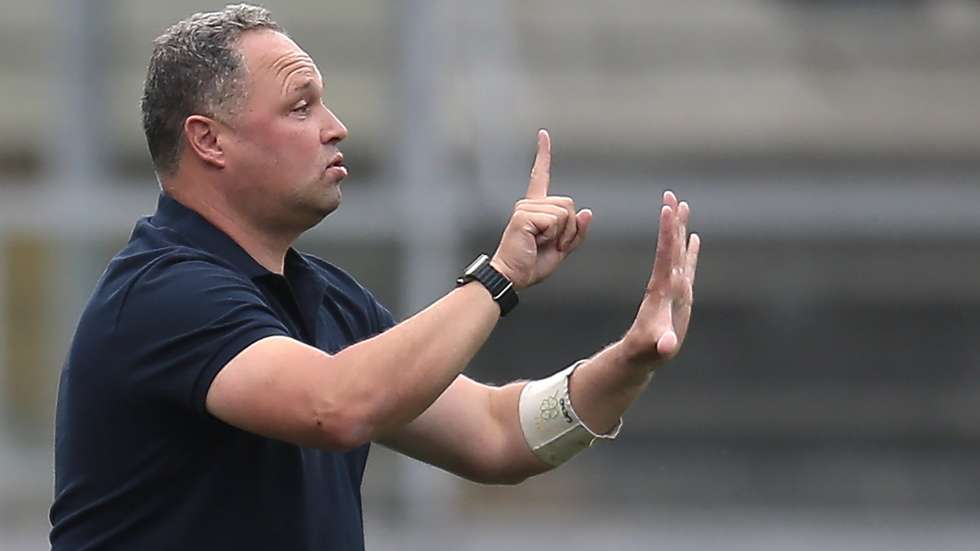 Vitor Campelos, treinador do Gil Vicente, durante o jogo da 2ª jornada da I Liga de Futebol com o Vitória de Guimarães realizado no Estádio D. Afonso Henriques, Guimarães, 19 de agosto de 2023. MANUEL FERNANDO ARAÚJO/LUSA