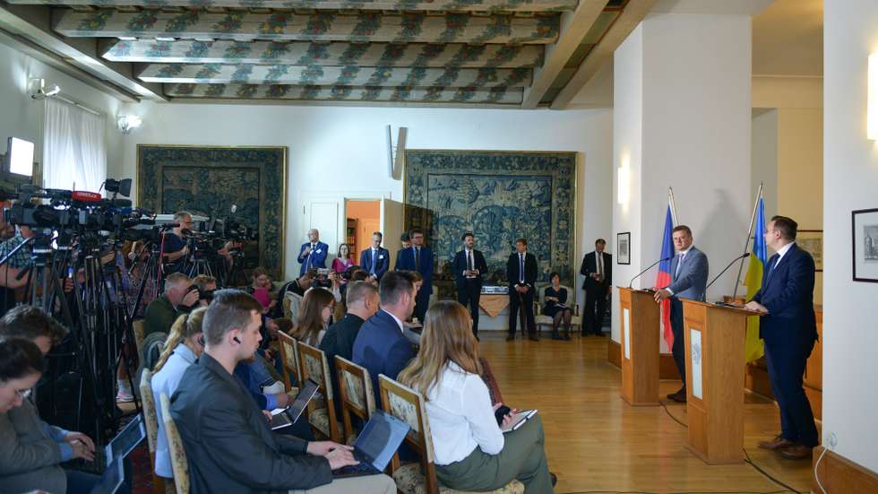 epa10825599 A handout photo made available by the Czech Foreign Ministry shows Ukrainian Foreign Minister Dmytro Kuleba (2-R) and Czech Foreign Minister Jan Lipavsky (R) speaking at a press conference in the Czernin Palace in Prague, Czech Republic, 28 August 2023, after delivering a speech in front of Czech ambassadors as part of their annual meeting.  EPA/Czech Foreign Ministry HANDOUT  HANDOUT EDITORIAL USE ONLY/NO SALES