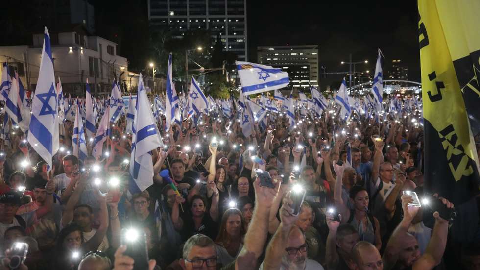 epa10851033 Anti government protesters rally against the justice system reform, in Tel Aviv, Israel, 09 September 2023. Mass protests continue across the country as the government advances controversial laws related to justice system reform that aimed to weaken the power of the Israeli Supreme Court.  EPA/ABIR SULTAN