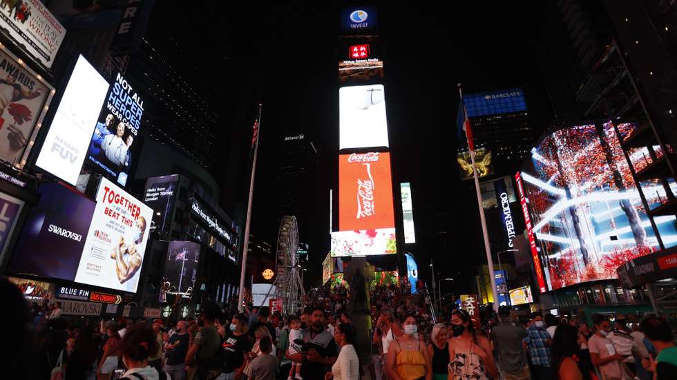 epa09429723 A general view of Times Square and the 110 feet (33.5 meters) tall Times Square Wheel, a ferris wheel which was constructed in Times Square in New York, New York, USA, 25 August 2021. The attraction will operate until 12 September.  EPA/JASON SZENES