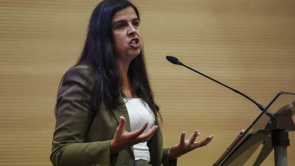 A porta-voz e deputada do Pessoas-Animais-Natureza (PAN), Inês de Sousa Real, na rentrée política do PAN, sob o mote "A Nossa Casa Comum" esta tarde em Oeiras. 10 de setembro de 2023. MIGUEL A. LOPES/LUSA