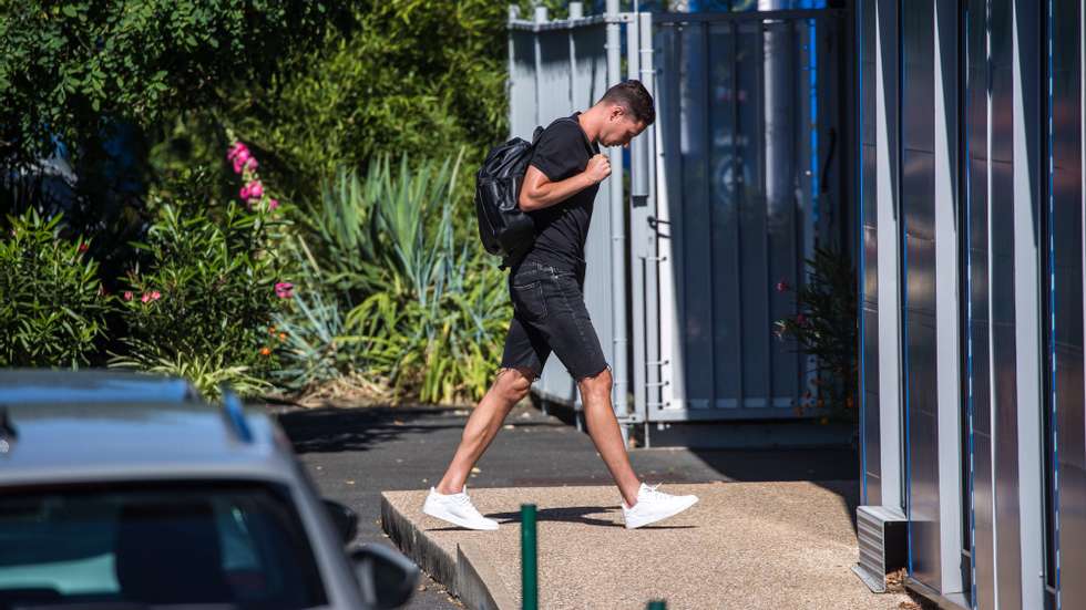 epa10051188 Paris Saint Germain&#039;s Julian Draxler arrives at a training session at the Camp des Loges sports complex near Paris, France, 04 July 2022.  EPA/CHRISTOPHE PETIT TESSON