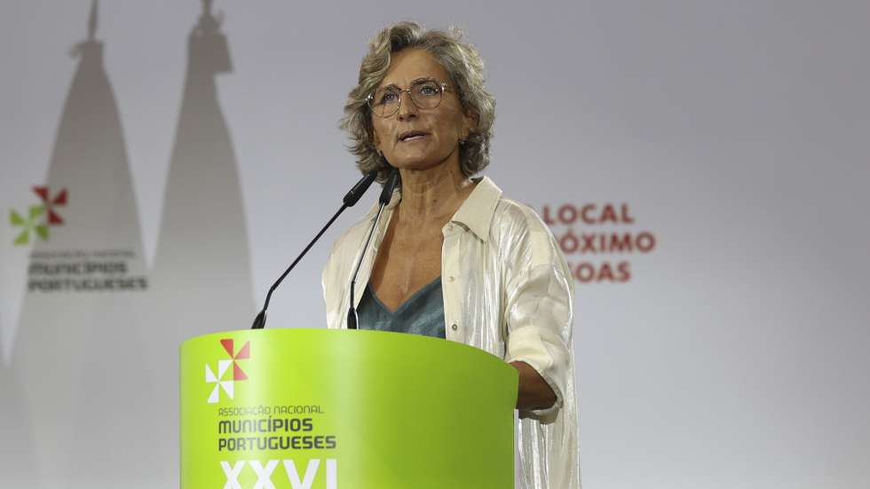 A ministra da Coesão Territorial, Ana Abrunhosa, intervém durante o XXVI Congresso da Associação Nacional de Municípios Portugueses (ANMP), no Pavilhão Cidade de Amora, Setúbal, 30 de setembro de 2023. ANTÓNIO COTRIM/LUSA
