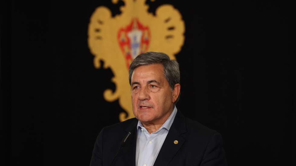 O presidente da Federação Portuguesa de Futebol (FPF), Fernando Gomes, intervém durante a receção pelo Presidente da República à seleção portuguesa feminina que participou no Mundial de Futebol feminino, no Palácio de Belém, em Lisboa, 03 de agosto de 2023. Portugal concluiu na terça-feira a primeira participação de sempre num Mundial feminino, ao ficar-se pela fase de grupos da competição que decorre na Austrália e na Nova Zelândia, depois de empatar 0-0 com os Estados Unidos, bicampeões mundiais, na terceira jornada do Grupo E. TIAGO PETINGA/LUSA