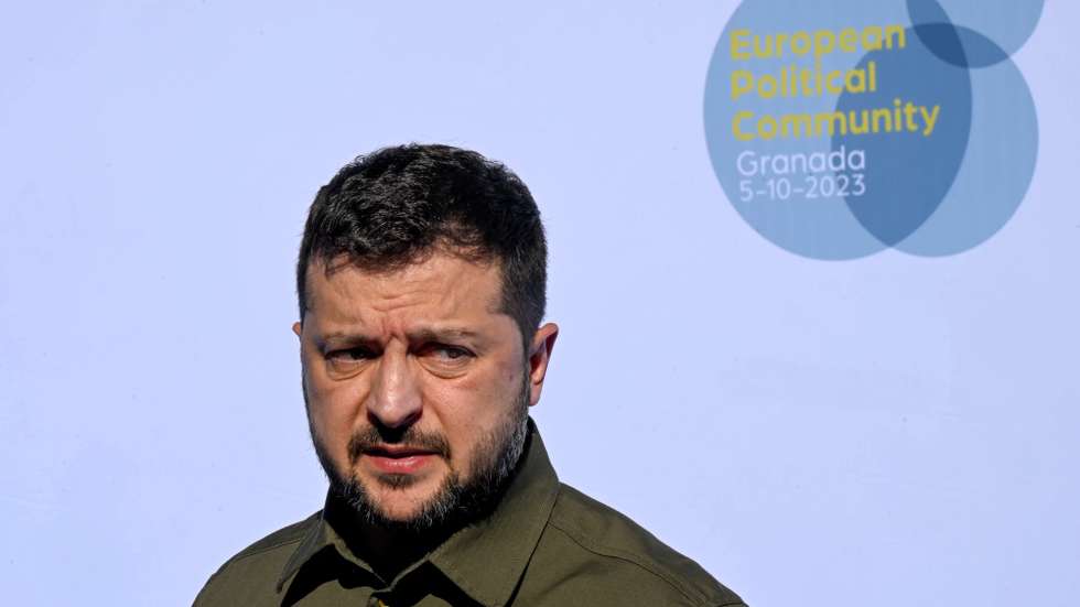 epa10901142 Ukraine's President Volodymyr Zelensky arrives to attend the third meeting of the European Political Community in Granada, Spain, 05 October 2023.  EPA/MIGUEL ANGEL MOLINA