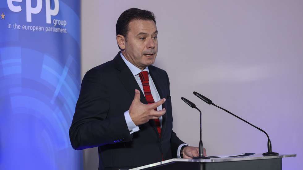 O presidente do PSD, Luís Montenegro, intervém na conferência sobre o futuro do mercado europeu de eletricidade, esta manhã em Lisboa, 20 de outubro de 2023 MIGUEL A. LOPES/LUSA