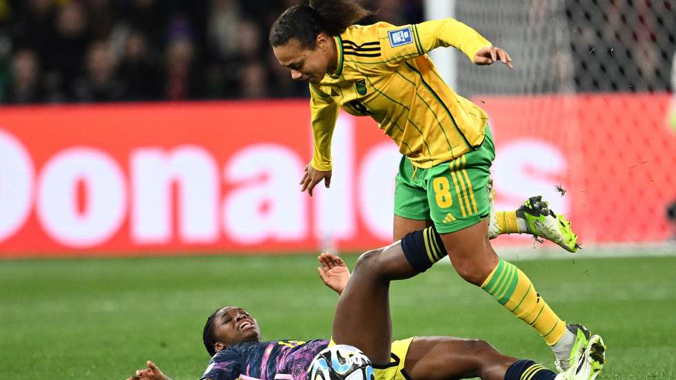 epa10790157 Linda Caicedo of Colombia is fouled by Drew Spence of Jamaica during the FIFA Women's World Cup 2023 Round of 16 soccer match between Colombia and Jamaica at Melbourne’s Rectangular Stadium in Melbourne, Australia, 08 August 2023.  EPA/JOEL CARRETT  EDITORIAL USE ONLY AUSTRALIA AND NEW ZEALAND OUT