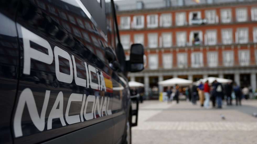 epa10962160 National Police officers and vans are deployed at the Plaza Mayor in Madrid, Spain, 07 November 2023, as part of the security measures taken ahead of the UEFA Champions League group stage's game between Atletico Madrid and Glasgow Celtic, to be played later on the day at the Atletico's Civitas Metropolitano stadium in Madrid.  EPA/Mariscal