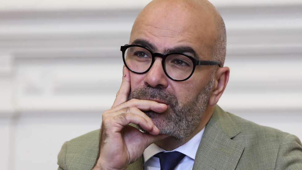 O vice-presidente da Câmara de Cascais, Miguel Pinto Luz, durante a apresentação da 1.ª etapa da Volta a Espanha, no Pavilhão Carlos Lopes, em Lisboa, 25 de outubro de 2023. A 1.ª etapa da Volta a Espanha irá decorrer a 17 de agosto 2024, entre a Torre de Belém e a Praia da Torre, em Oeiras. JOSÉ SENA GOULÃO/LUSA