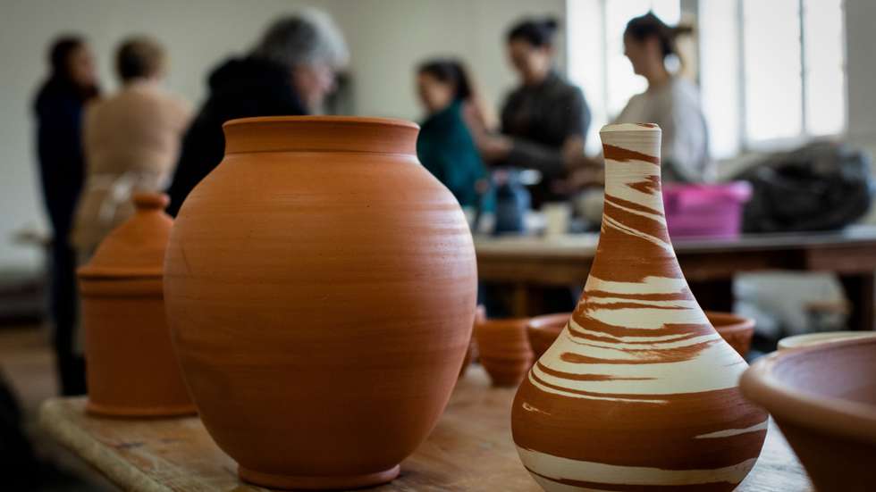 O “Atelier dos Louceiros” já arrancou com vários formandos e pretende recuperar e fazer renascer uma das artes tradicionais e identitários desta aldeia do concelho de Almeida, Malhada Sorda, 25 de novembro de 2023. (ACOMPANHA TEXTO DE 3 DE DEZEMBRO DE 2023). MIGUEL PEREIRA DA SILVA/LUSA