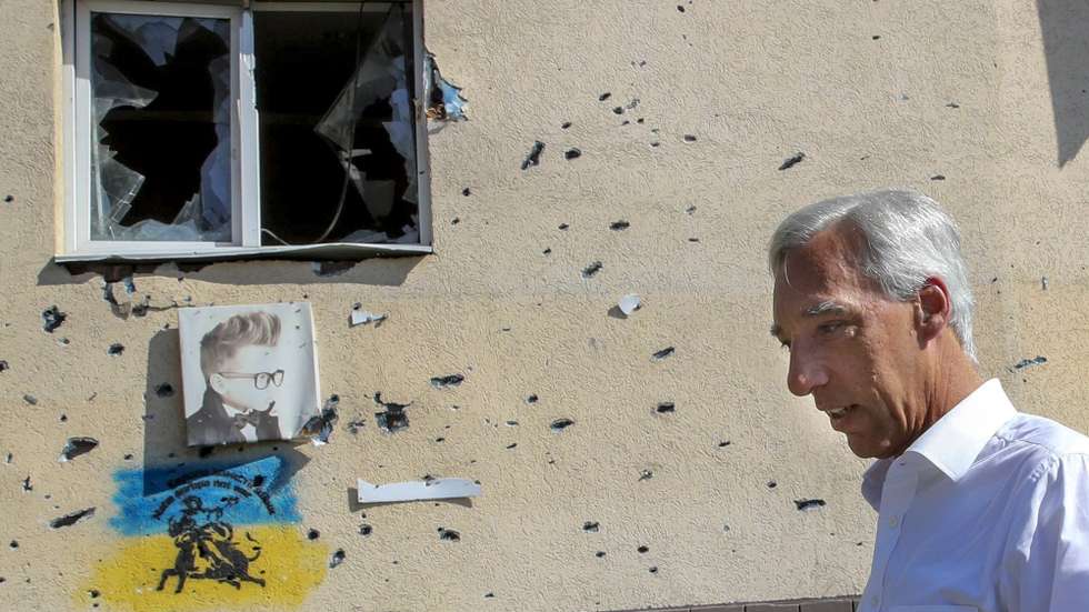 O ministro dos Negócios Estrangeiros de Portugal, João Gomes Cravinho, durante a visita a Irpin, arredores de Kiev, no dia em que se comemora 31.º da independência da Ucrânia, Ucrânia, 24 de agosto de 2022. Assinala-se hoje seis meses da invasão da Rússia à Ucrânia. MANUEL DE ALMEIDA/LUSA