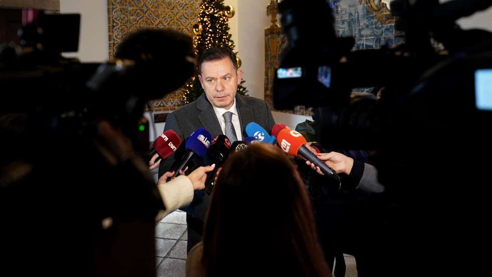 O Presidente do PSD, Luís Montenegro, falou à impresa esta manha durante  o  programa "Sentir Portugal" em Braga, após ter reunindo na Reitoria da Universidade do Minho com o Reitor Rui Vieira de Castro. Braga 4 de janeiro de 2024.HUGO DELGADO/LUSA