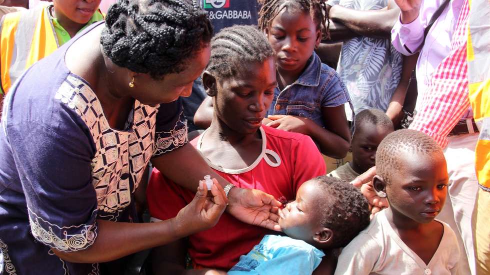epa07482834 A child receives a Cholera vaccine, in Beira, Mozambique, 03 April 2019. A vaccination campaign against a cholera outbreak started in the center of Mozambique and should cover a population of 884,000 people, in the aftermath of Cyclone Idai.  EPA/CELESTE MAC-ARTHUR