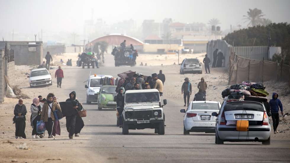 epa11098769 Internally displaced Palestinians move along the coastal road after the Israeli army demanded residents of Khan Yunis camp to leave and go to Rafah camp near the Egyptian border, southern Gaza Strip, 23 January 2024. Israeli army spokesman Avihai Adrei in Arabic issued a statement advising inhabitants of many areas of Khan Younis to 'move immediately towards the Al-Moatsi humanitarian area, via the humanitarian corridor of al-Rashid street by the seaside'. More than 25,400 Palestinians and at least 1,330 Israelis have been killed, according to the Palestinian Health Ministry and the Israel Defense Forces (IDF), since Hamas militants launched an attack against Israel from the Gaza Strip on 07 October 2023, and the Israeli operations in Gaza and the West Bank which followed it.  EPA/HAITHAM IMAD