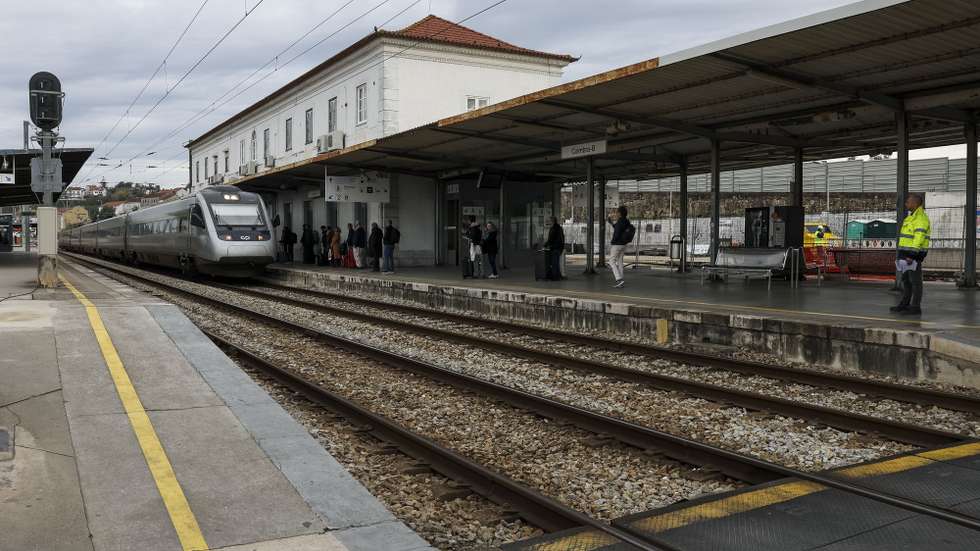 A estação de Coimbra-B é uma das paragens previstas para a passagem do comboio de alta velocidade, Coimbra, 8 de janeiro de 2024. A Câmara de Coimbra considera a alta velocidade uma obra estratégica que deve avançar rapidamente, mesmo que tenha alguns impactos negativos no concelho, como é o caso da Quinta das Cunhas, localidade que pode desaparecer. (ACOMPANHA TEXTO DE 11 DE JANEIRO DE 2024). PAULO NOVAIS/LUSA