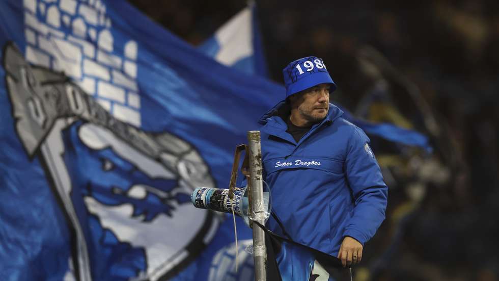 O líder da claque dos Super Dragões Fernando Madureira durante o jogo da Taça da Liga de Futebol entre o FC Porto e Gil Vicente, no estádio do Dragão, Porto, 21 de dezembro de 2022. JOSÉ COELHO/LUSA
