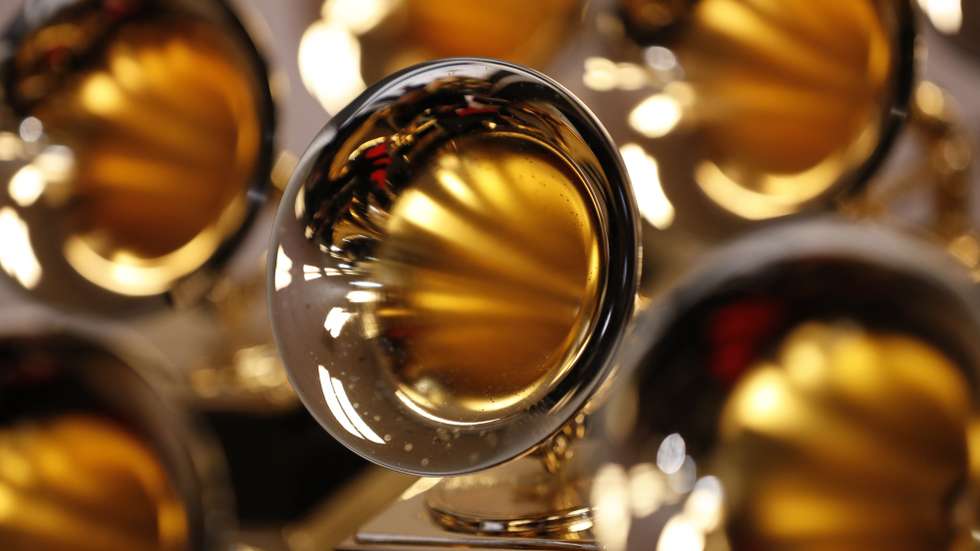 epaselect epa09868266 Grammy Awards trophies in the Press Room before the start of the the 64th annual Grammy Awards  at the MGM Grand Garden Arena in Las Vegas, Nevada, USA, 03 April 2022.  EPA/ETIENNE LAURENT
