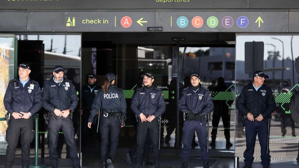 Polícias da PSP no Aeroporto Humberto Delgado