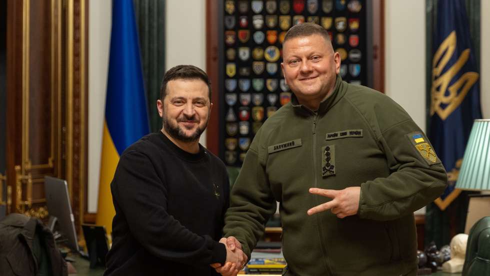 epa11137427 A handout photo made available by the Ukrainian Presidential Press Service on 08 February 2024 shows Ukraine's President Volodymyr Zelensky (L) shaking hands with Commander-in-Chief of the Armed Forces of Ukraine Valerii Zaluzhnyi during a meeting in Kyiv, Ukraine. On 08 February 2024, Ukraine's President Zelensky removed Commander-in-Chief of the Armed Forces of Ukraine Valerii Zaluzhnyi from his post. 'Today, I made the decision to renew the leadership of the Armed Forces of Ukraine', Zelensky said, adding 'I am grateful to General Zaluzhnyi for two years of defense'. Oleksandr Syrskyi, commander of the Ukrainian Ground Forces, has been appointed as new Commander-in-Chief of the country's Armed Forces.  EPA/UKRAINIAN PRESIDENTIAL PRESS SERVICE HANDOUT -- MANDATORY CREDIT: UKRAINIAN PRESIDENTIAL PRESS SERVICE --  HANDOUT EDITORIAL USE ONLY/NO SALES HANDOUT EDITORIAL USE ONLY/NO SALES