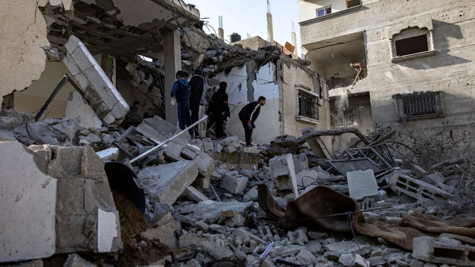 epa11169228 Palestinians inspect the rubble of a house after an Israeli air strike on the Rafah refugee camp, southern Gaza Strip, 21 February 2024. More than 29,100 Palestinians and over 1,300 Israelis have been killed, according to the Palestinian Health Ministry and the Israel Defense Forces (IDF), since Hamas militants launched an attack against Israel from the Gaza Strip on 07 October 2023, and the Israeli operations in Gaza and the West Bank which followed it.  EPA/HAITHAM IMAD