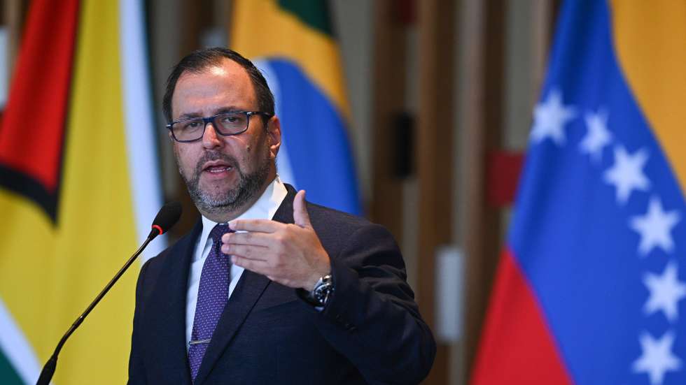epa11104482 Venezuelan Foreign Minister Yvan Gil speaks during a press conference at the Itamaraty Palace in Brasilia, Brazil, 25 January 2024. The foreign ministers of Venezuela and Guyana, Yvan Gil and Hugh Todd, met in Brasilia and pledged to continue the dialogue on the dispute over the Essequibo region and even to address the 1966 Geneva Agreement, in a 'peaceful' and 'non-threatening' environment.  EPA/Andre Borges