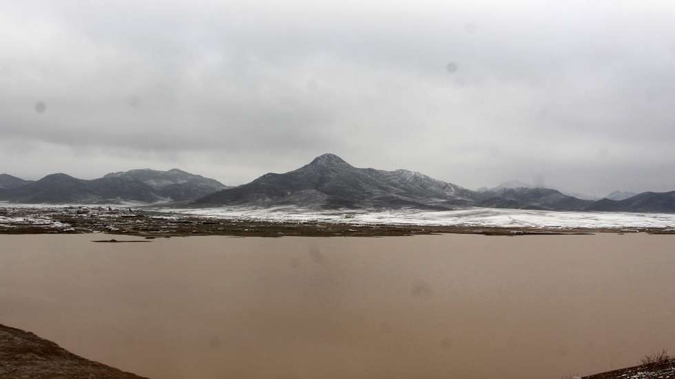epa11193718 A view shows snow covered mountains after the first snowfall of the season in Kandahar, Afghanistan, 02 March 2024. Heavy snowfall, heavy rainfall and low temperatures have been affecting most of Afghanistan over the last two days, leaving at least nine people dead as of 01 March, according to a report by European Commission Humanitarian Aid and Civil Protection.  EPA/STRINGER