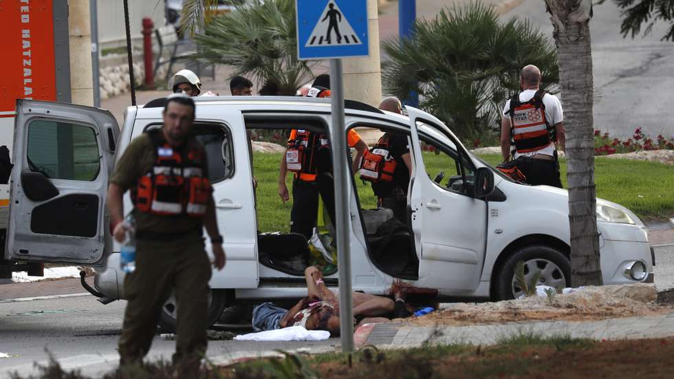 epa10905759 Israeli medics and security personnel inspect the bodies of Israeli killed in the city of Sderot, 07 October 2023, after rocket barrages were launched from the Gaza Strip early Saturday in a surprise attack claimed by the Islamist movement Hamas. Israeli State reports that at least 22 Israelis were killed in seven active combat centers in the South, and that over 3,000 rockets where launched by Hamas.  EPA/ATEF SAFADI ATTENTION EDITORS: GRAPHIC CONTENT