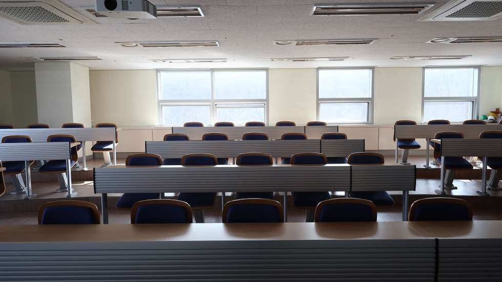 epa11219385 A lecture room at a medical school remains empty due to the collective application for a leave of absence in Gyeonggi, South Korea, 14 March 2024. Despite the semester beginning earlier in the month, amid an ongoing walkout nationwide, now in its third week, by more than 11,000 trainee doctors in protest against the government's plan to increase the number of medical students.  EPA/YONHAP SOUTH KOREA OUT