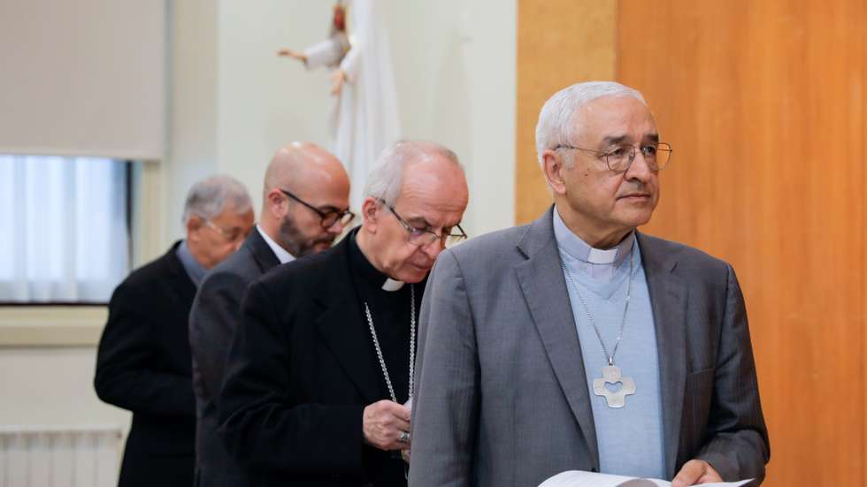 D. José Ornelas (D), bispo de Leiria e Fátima e presidente da Conferência Episcopal Portuguesa, durante a assembleia da Conferência Episcopal Portuguesa que reune os bispos das dioceses portuguesas no Santuário de Fátima, 8 de abril de 2024. PAULO CUNHA/LUSA