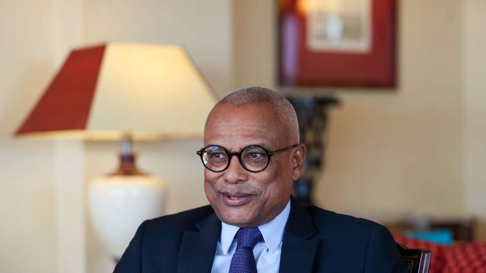O Presidente da República de Cabo Verde, José Maria Neves, afirmou hoje, em Lisboa, que existe no país “alguma crispação” entre o Governo e a oposição e defendeu consensos sobre o que é essencial para acelerar o desenvolvimento do arquipélago, Lisboa, 24 de abril de 2024. “Está mais difícil a construção de consensos. O que eu acho que precisamos no país é de uma maior disponibilidade para o diálogo, para a busca de consensos sobre o que é essencial para acelerar o passo no processo de desenvolvimento do país”, disse José Maria Neves à agência Lusa em Portugal, onde se encontra para participar nas cerimónias dos 50 anos do 25 de Abril. ANDRÉ KOSTERS/LUSA