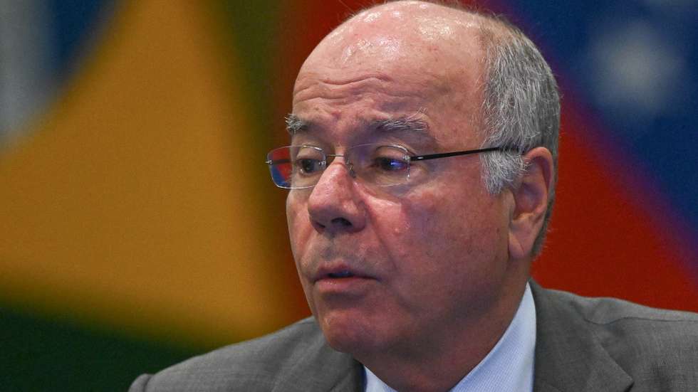 epa11103789 The Minister of Foreign Affairs of Brazil, Mauro Vieira, participates in the meeting of the Joint Commission of Foreign Ministers and Technicians of Guyana and Venezuela, at the Itamaraty Palace in Brasilia, Brazil, 25 January 2024. The foreign ministers of Venezuela and Guyana, Yvan Gil and Hugh Todd, began a meeting to continue the dialogue between the two countries and reduce the tensions unleashed by the control of the jungle region of Essequibo, which Venezuela wants to annex to its territory. The meeting takes place at the Itamaraty Palace, headquarters of the Brazilian Ministry of Foreign Affairs, and is mediated by the Brazilian Foreign Minister himself, Mauro Vieira, and by representatives of the Governments of Saint Vincent and the Grenadines and Dominica.  EPA/Andre Borges