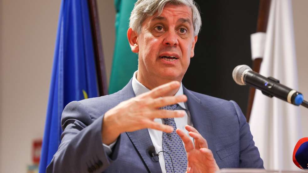 O governador do Banco de Portugal Mário Centeno, intervém durante uma aula aberta na Escola Secundária de Vila Real de Santo António, 23 de abril de 2024. LUÍS FORRA/LUSA